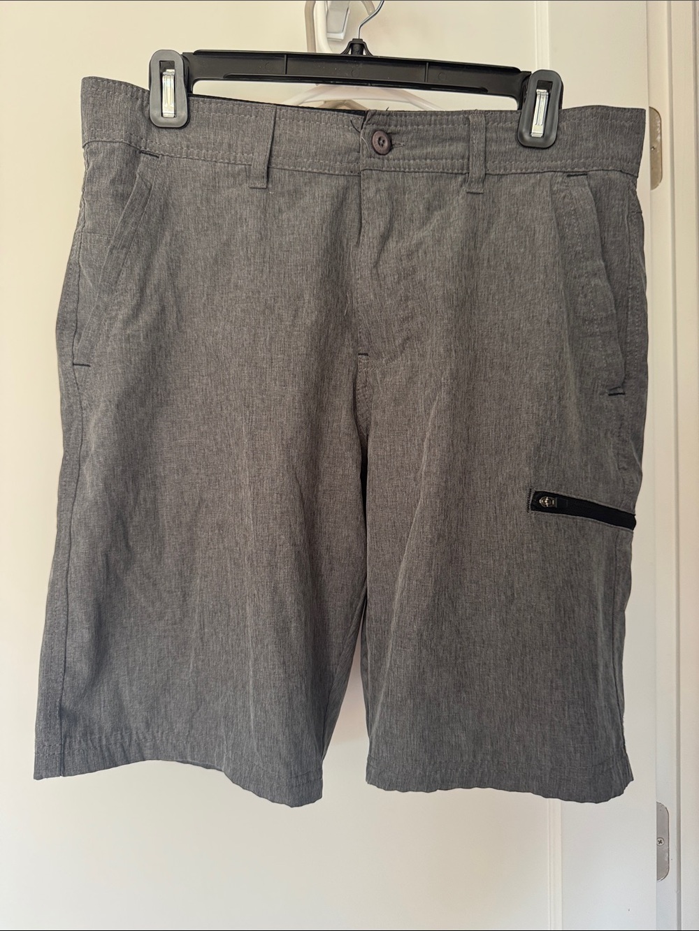Lightweight Men's Gray Casual Shorts with Zip Pocket | size 32